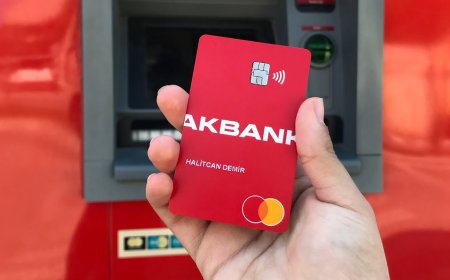 Akbank’tan Emekliye 100 Bin TL Kredi: 3 Ay Ertelemeli Ödeme Dönemi Başladı